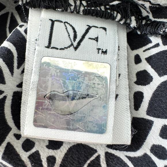 Diane Von Furstenberg Women Gilmore Button Blouse Size 12 100% Silk Floral Black - Picture 5 of 8